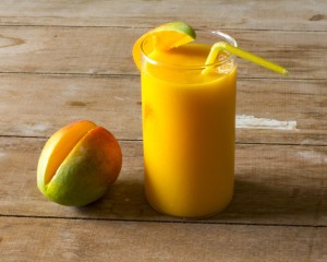 Fresh-mango-smoothie_01