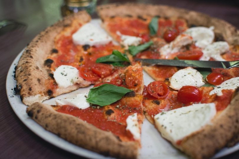 Jak chutná pravá italská pizza a kde si ji objednat?
